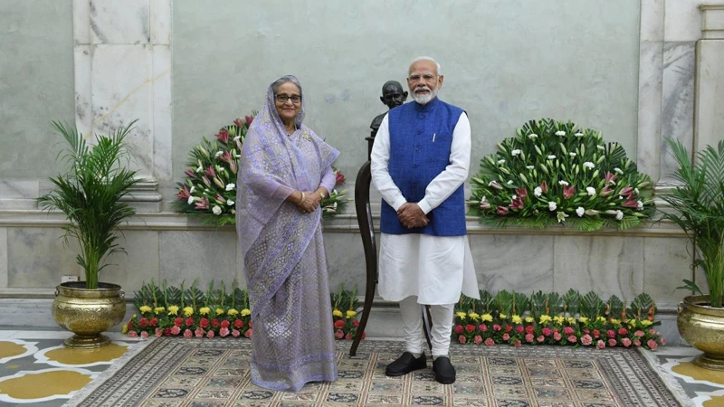 নরেন্দ্র মোদির সঙ্গে প্রধানমন্ত্রী শেখ হাসিনা