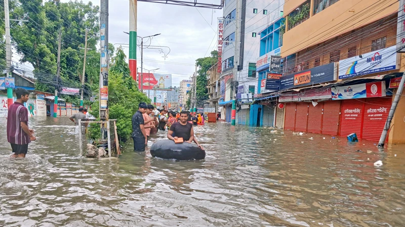 ঢাকা-চট্টগ্রাম মহাসড়কে দুর্ভোগ