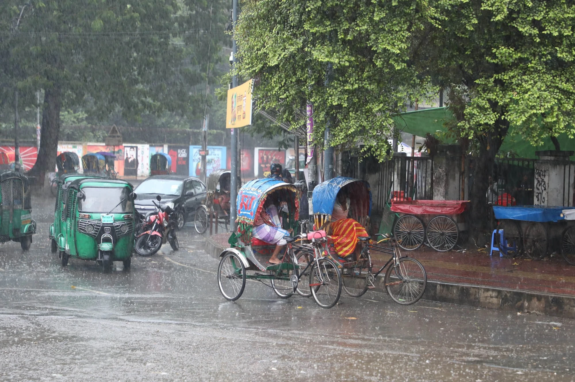 রাজধানীতে স্বস্থির বৃষ্টি